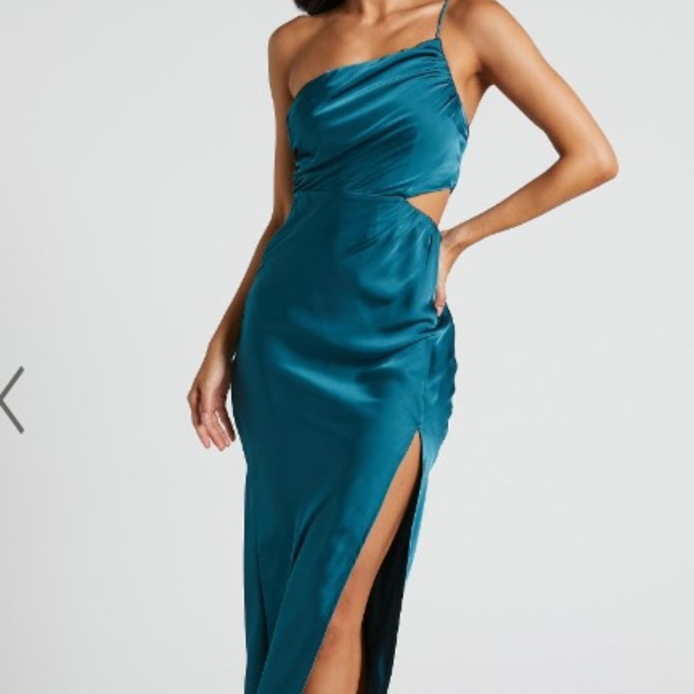 NWT  Showpo. Jaylani Midi Dress